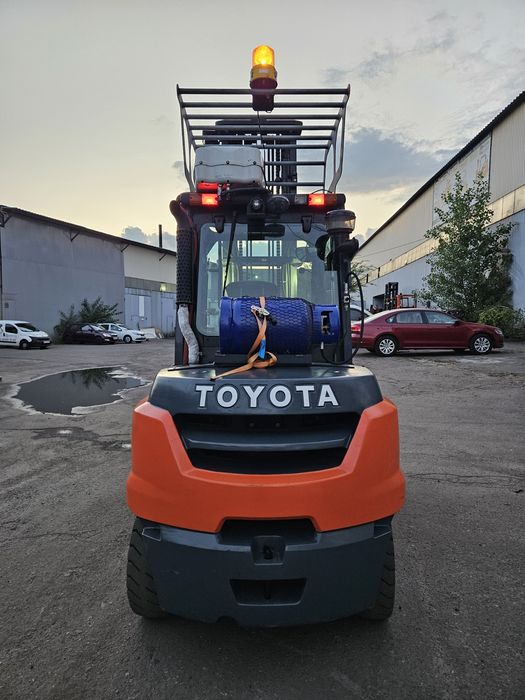 Навантажувач Toyota 5 тонн газ. Вилочный погрузчик Тойота 5 т газ