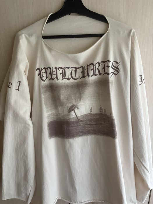 YZY Vultures Longsleeve White