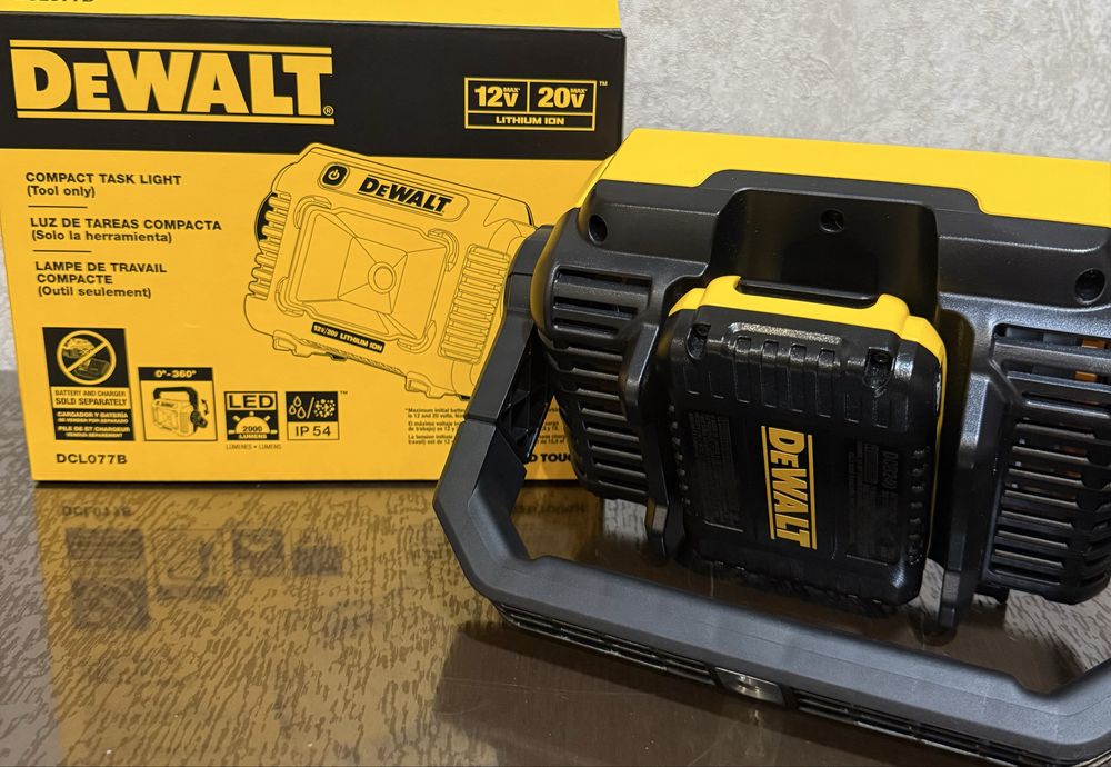 DeWalt DCL077 Ліхтар-прожектор