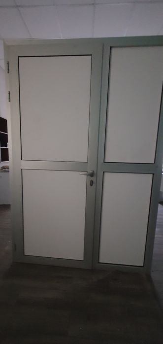 Двері алюмінієві