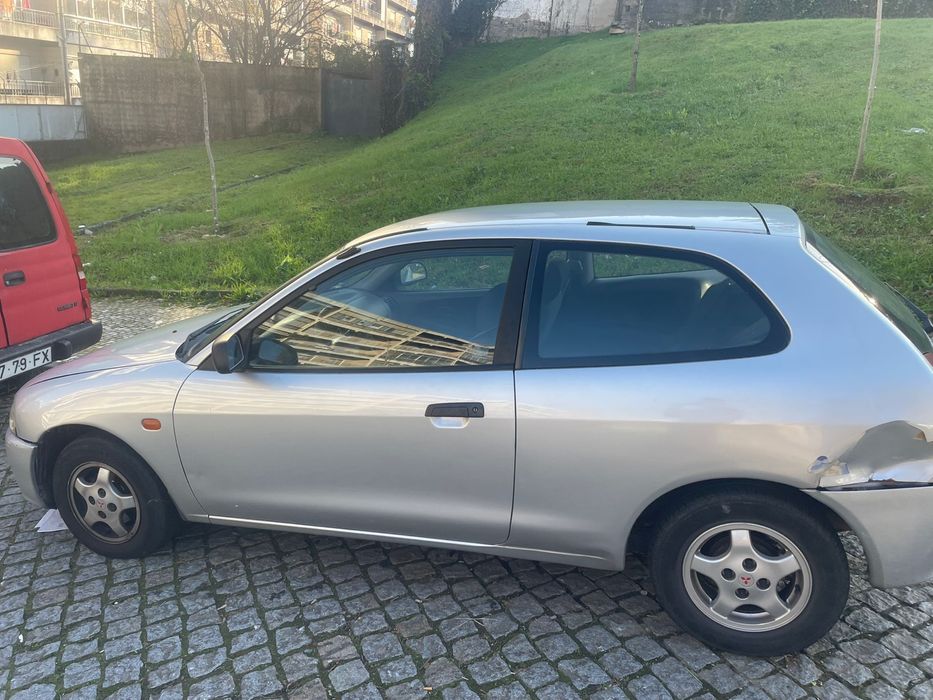 Automóvel carro ano 2000