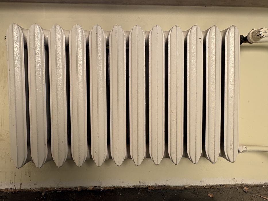 Żeliwne grzejniki NRD – retro loft, sprawne, mocne