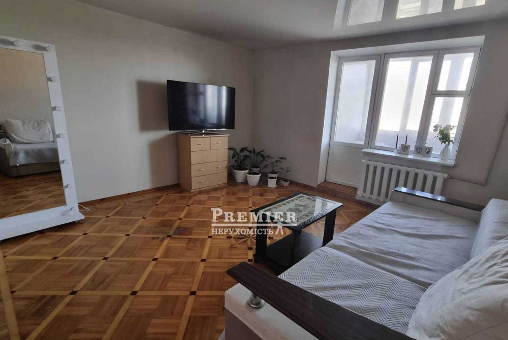 Продам 4-х кімнатну квартиру з косметичним ремонтом на Добровольского