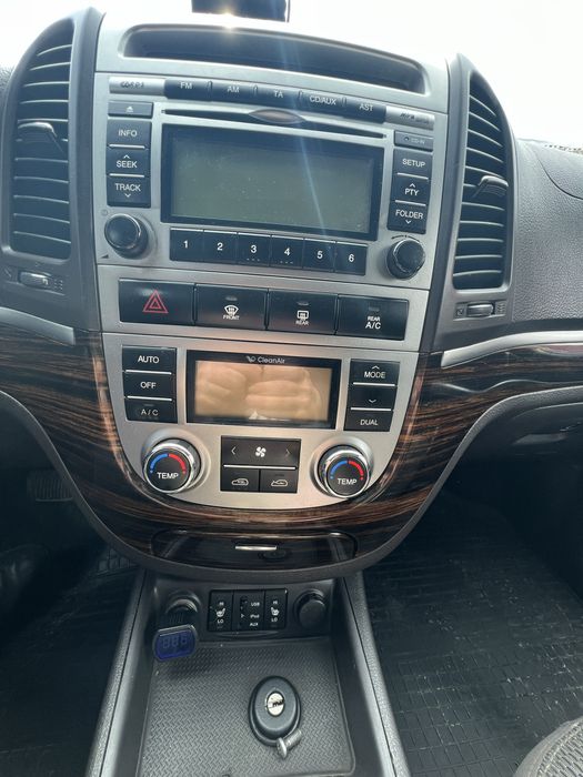 Продам hyundai santa fe 2011 7 місць газ!