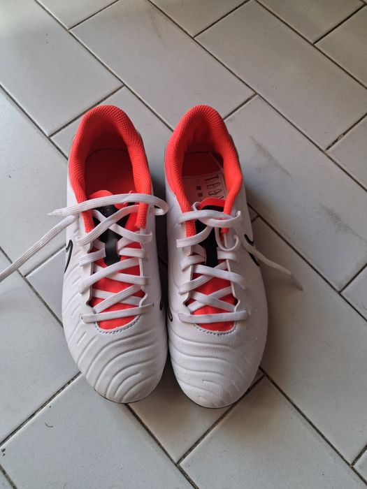 sapatilhas para jogar futebol nike como novo