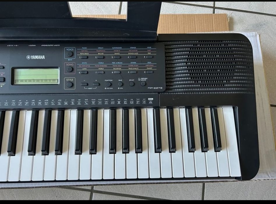 Синтезатор Yamaha PSR e 273