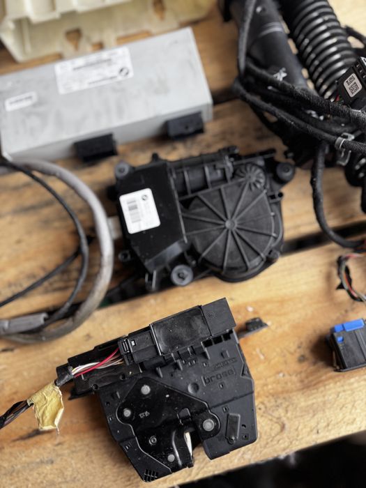 Електро багажник BMW F10 rest комплект