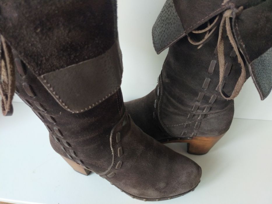 Botas camurça cano alto