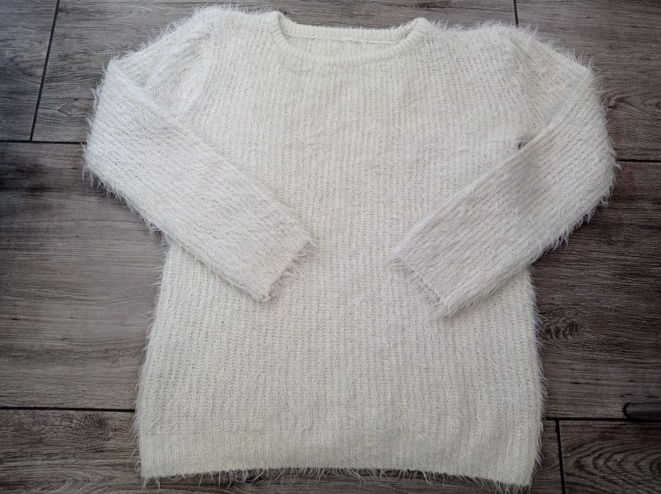 Sweter damski s młodziezowy