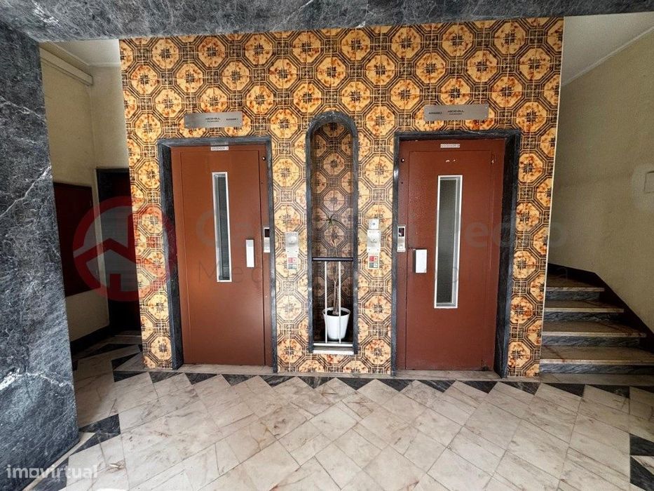 Apartamento T1 com parqueamento e elevador no centro da Costa da Ca...