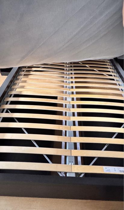 Cama casal com arrumação e colchão