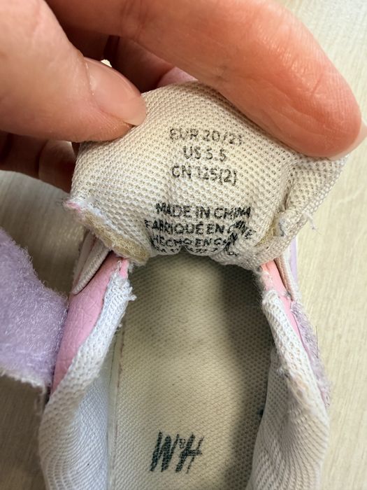 Віддам дитячі кросівки