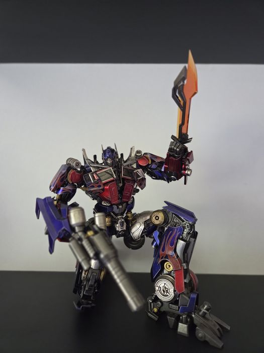 Optimus Prime Revenge of the Fallen DLX Threezero