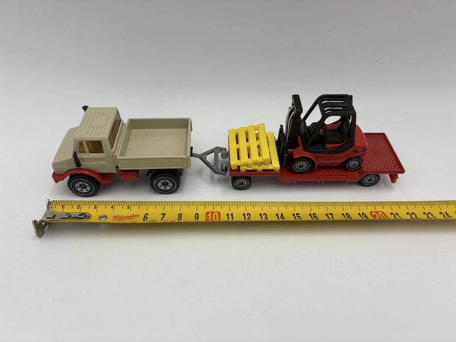 Siku skala 1:55 model 2522 Mercedes Benz Unimog z wózkiem widłowym linde