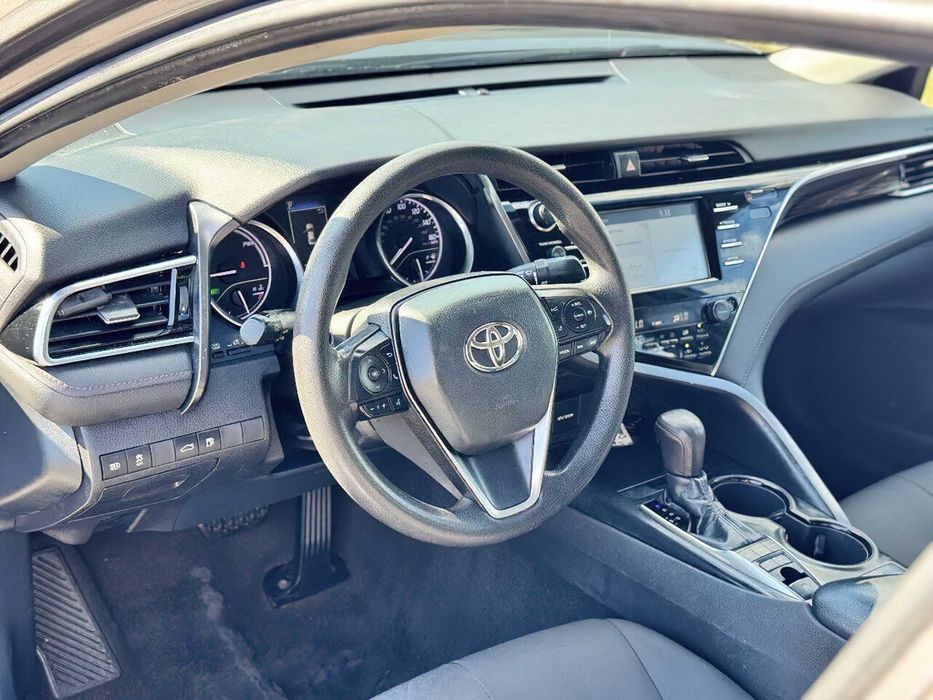 Toyota Camry Hybrid      2019