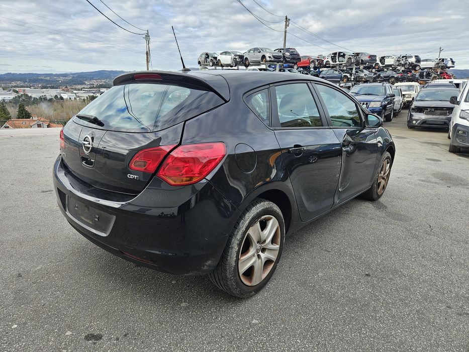 Opel Astra J 1.7 CDTi de 2011 para peças