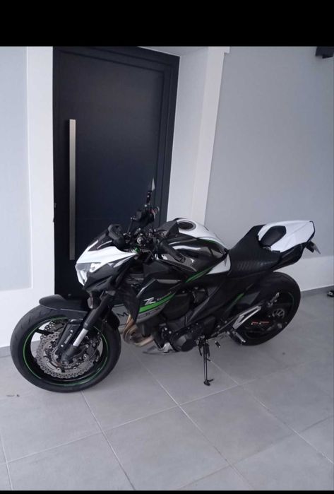 Mota Kawasaki ZR800