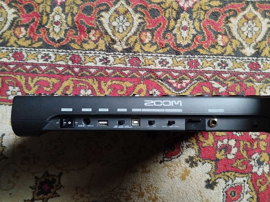 Zoom LiveTrak L-12 – cyfrowy mikser, rejestrator, interfejs audio USB