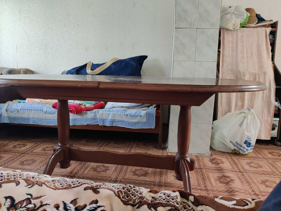 Деревянный кухонный стол