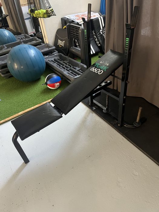 Banco de supino (musculação) + barra