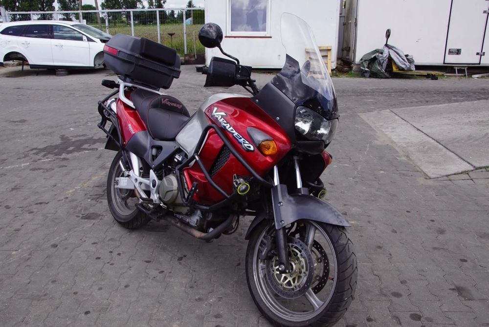 Motocykl na części - Honda XL1000 Varadero 996 cm3 94 KM SD01E 2001R Silnik Skrzynia Laga Owiewka Osłona Szyba Kufer Siedzenie Set Lampa Kierunkowskaz Wydech Manetka Sterownik Moduł Czujnik Licznik Przycisk