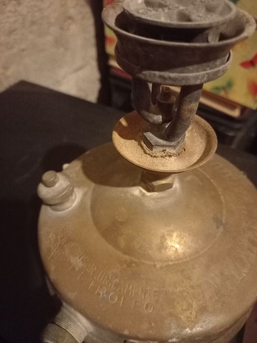 Máquina a petróleo