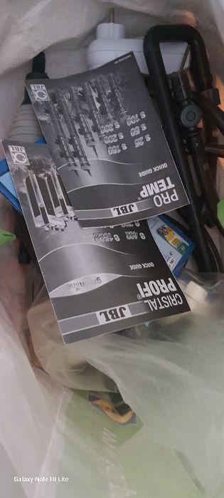 Aquário panorâmico e respectivos acessórios.