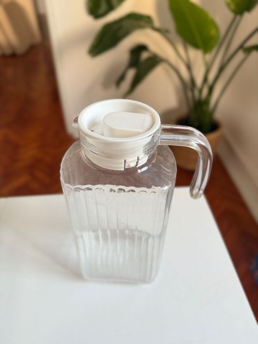 Jarro com tampa em vidro 1,8L