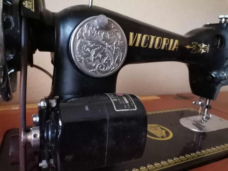 Máquina de costura Victoria