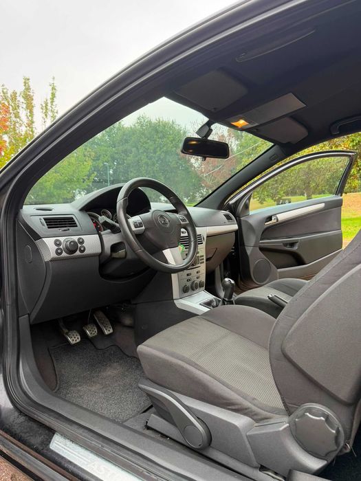 Opel Astra GTC 1.7