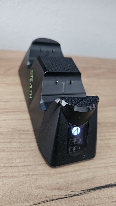 Stealth Dual Carregador + 2 baterias de comandos para Xbox Series S/X