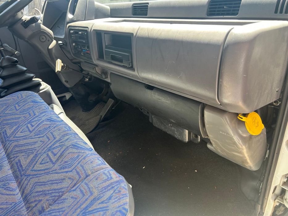 Carrinha Nissan comercial