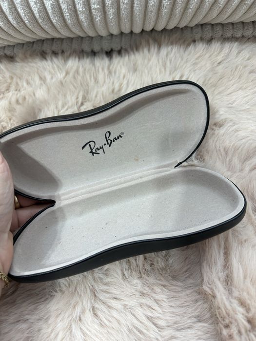 czarne, twarde etui na okulary Ray-Ban