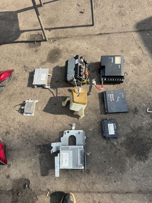 Mercedes w221 moduł sterownik akumulatora skrzynka bezpieczników  pompka fotela moduł Bluetooth lampa tył tylnia prawa lewa moduł wzmacniacz anteny moduł sterownik fotela  moduł parkowania pdc wzmacniacz audio