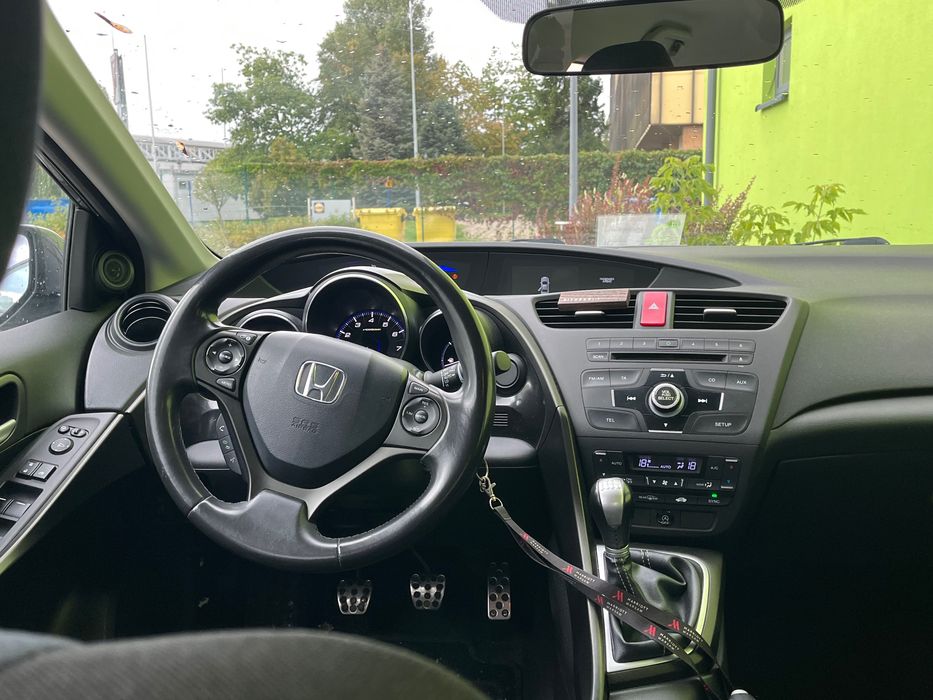 Honda Civic IX (2013) 102 tys km | Doinwestowana | Opony całoroczne | Przegląd do 2027