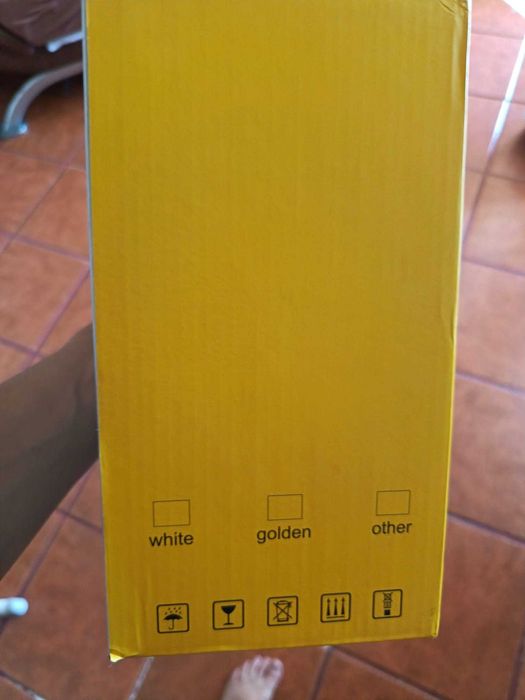 Mini Projetor Inteligente AMX100 (HD/Android 11/Wi-Fi 6) + Suporte – Como Novo