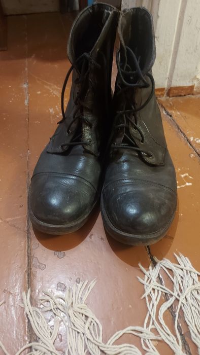 Безкоштовно віддам жіноче взуття 40р.