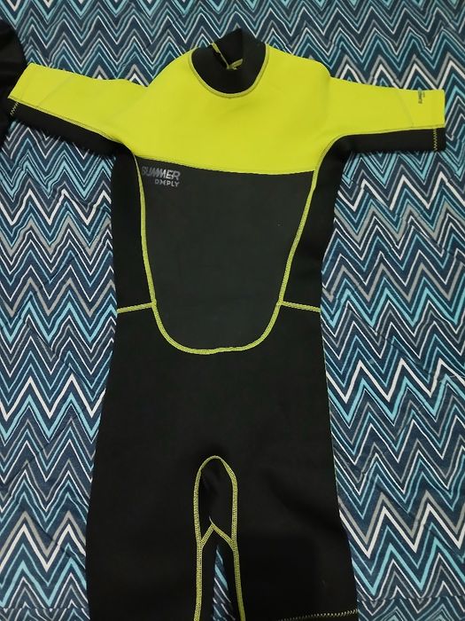 Fato surf/mergulho novo