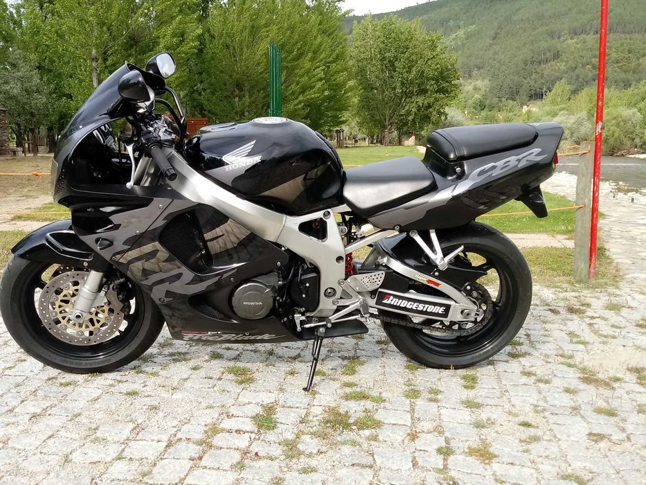 Honda CBR 900rr em bom estado
