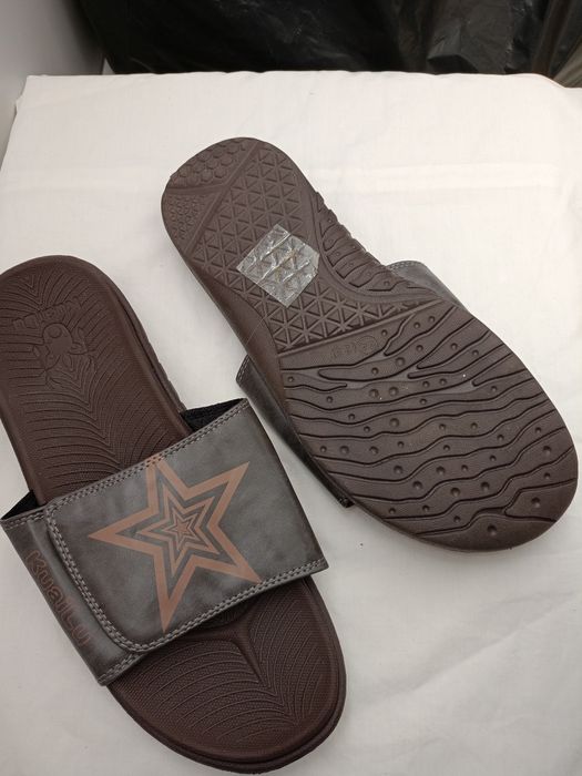 Шлепанцы мужские фирменные, коричневого цвета, на липучке