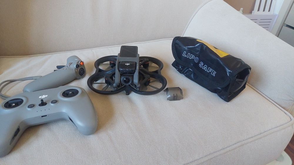 DJI Avata + 4 baterias  + remote controller + motion controller + charger hub