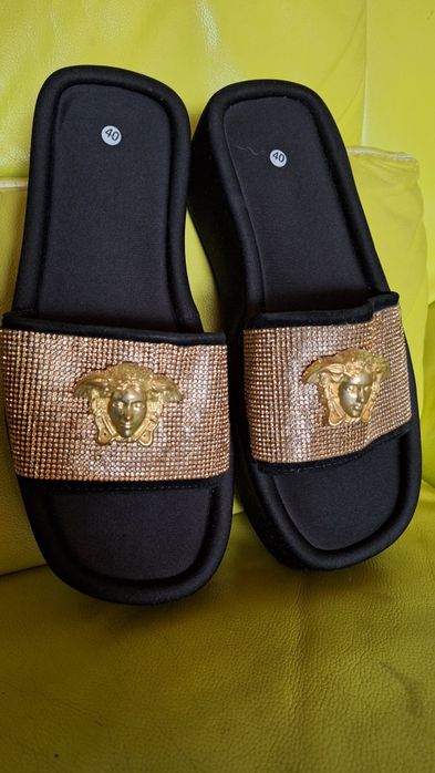 Шлепанцы на танкетке Версаче