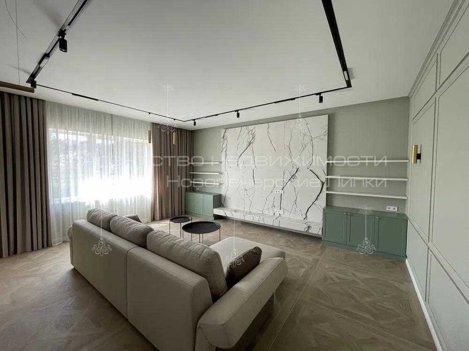 Продаж триповерхового таунхауса 290м2 в Козині КМ Montana Village