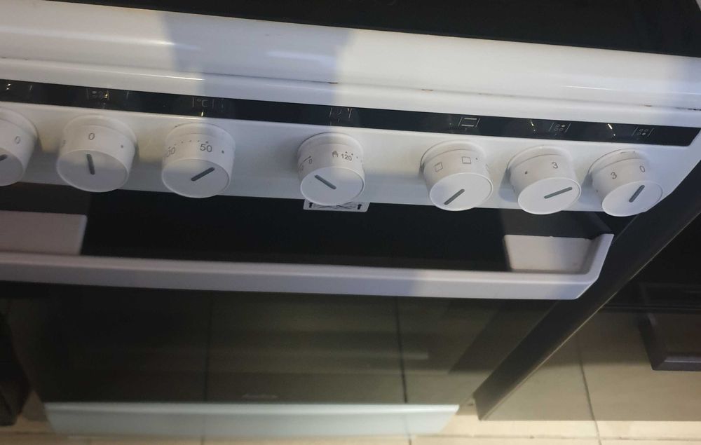 Outlet Agd: Kuchnia ceramiczna elektryczna Amica 58CE1.30HMSQ(W) Wawa