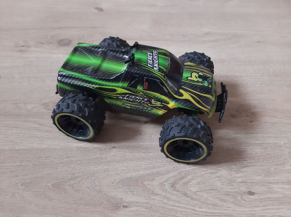 Машинка на пульте управления