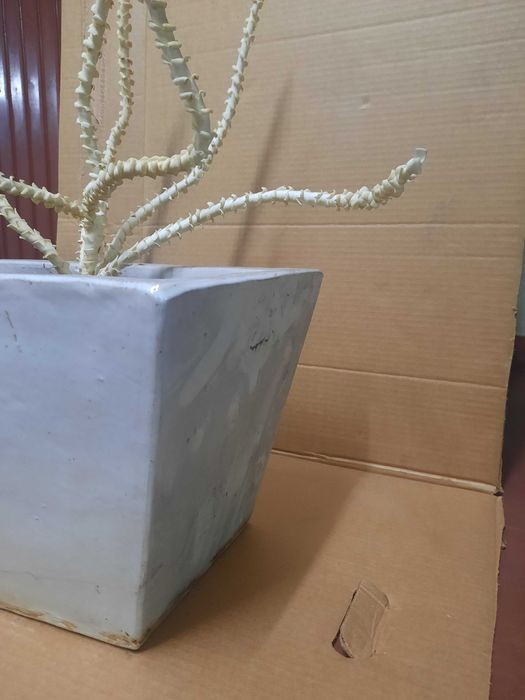 Vaso / floreira em grês