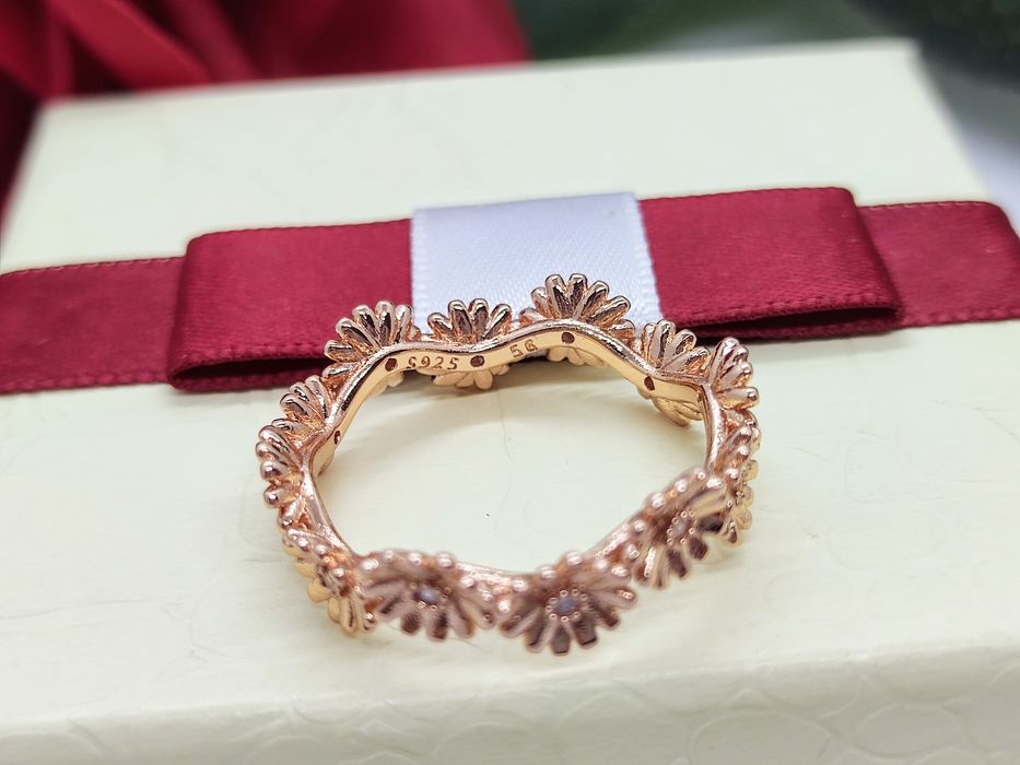 Piękny pierścionek stokrotki srebro rose gold rozmiar 56