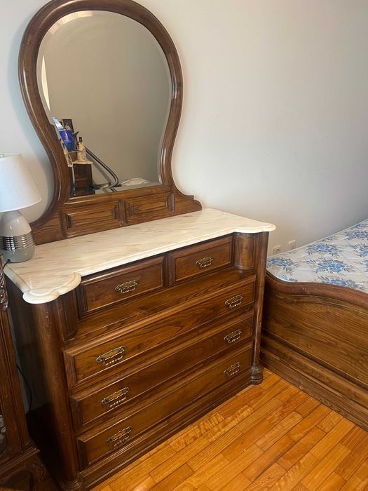 Vendo Quarto de Casal em Madeira Maciça com Mármore