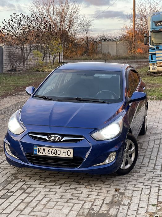 Hyundai accent 2013 год 1.4 бензин автомат