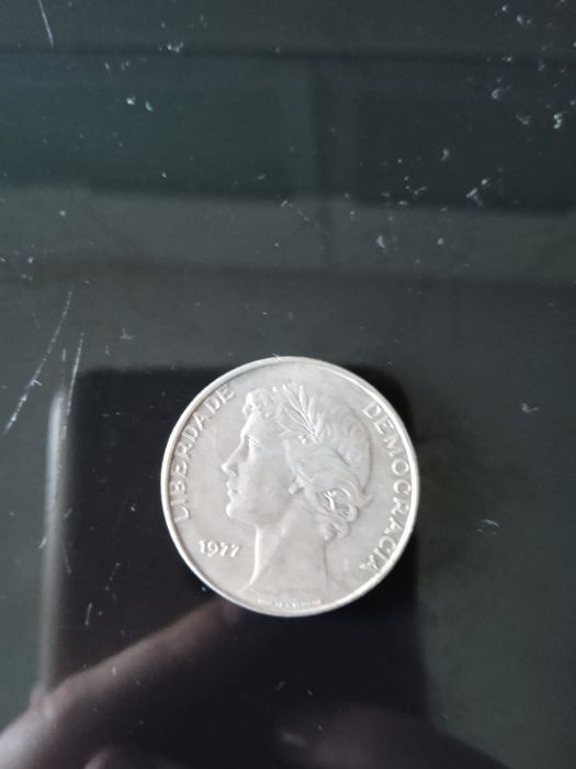 Moeda 25 escudos 1977